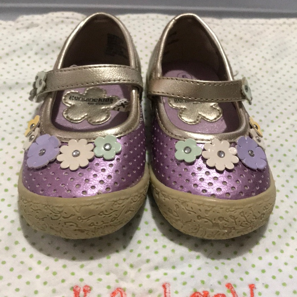Girl shoes